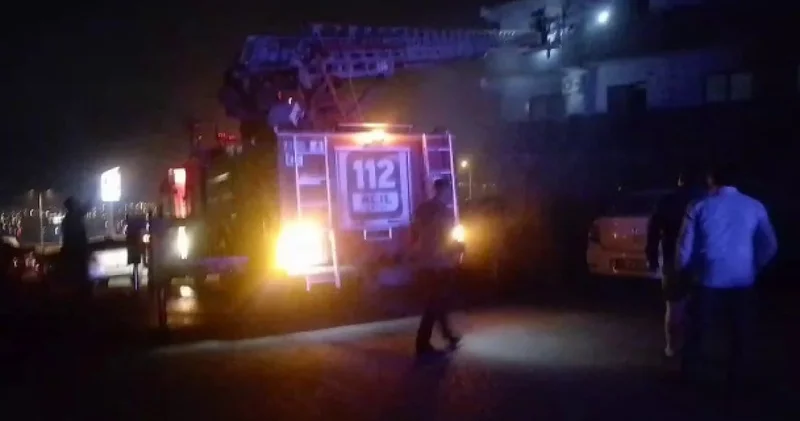 Hatay’da korkunç oto galeri yangını! Kaçmaya çalışan 2 kişi öldü 14 kişi yaralandı