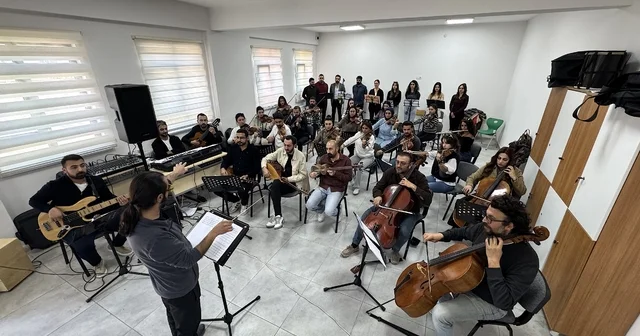 Van da öğretmenlerden oluşan koro sahne almaya hazırlanıyor Van Haberleri