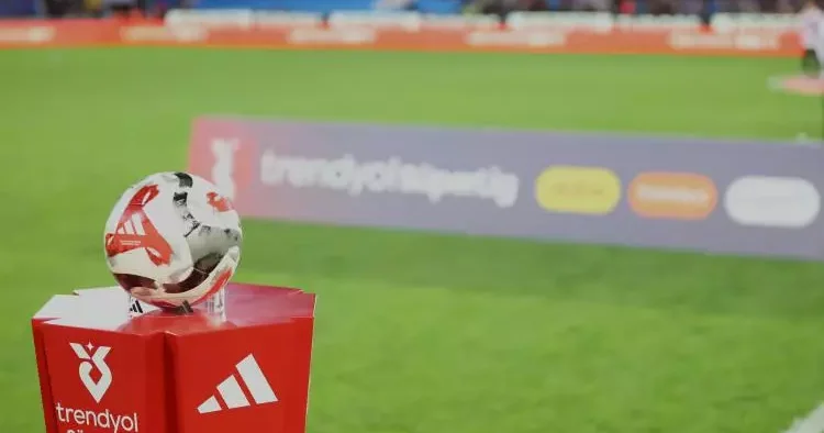 Gol krallığı yarışı kızıştı! Sürpriz tek başına zirveye yerleşti