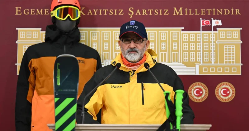 AKP li vekil kayak takımlarıyla kürsüye çıktı halka seslendi!