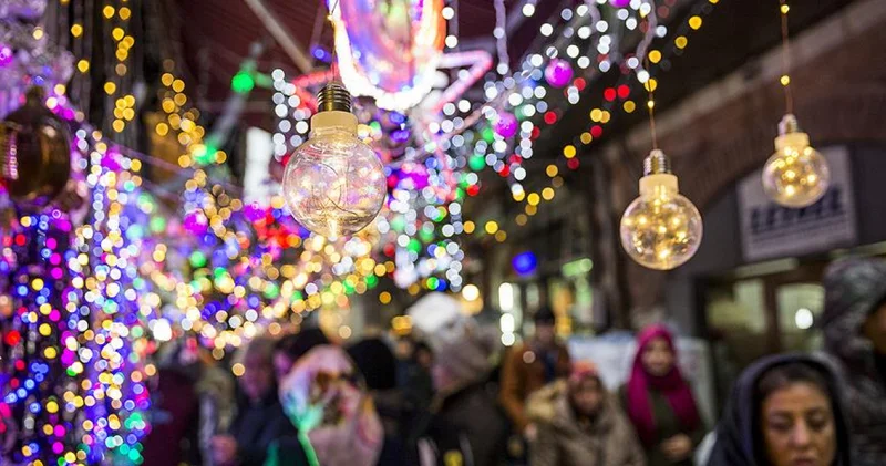 Yılbaşı tatili kaç gün? 31 Aralık 2025 resmi tatil mi, yarım gün mü? 1 Ocak resmi tatil mi, yılbaşı tatili ne zaman?