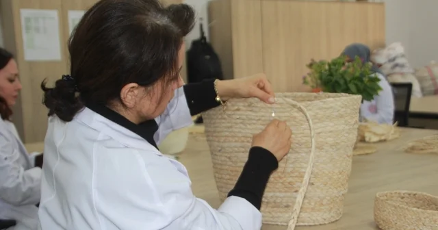 Topraktan gelen miras tasarımla buluştu: Mısır kabuğu kadınların elinde hayat buluyor Ordu Haberleri