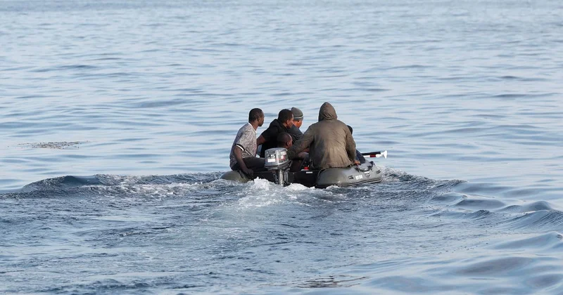 Manş Denizi nde göçmen rekoru: Bir günde 800 den fazla geçiş
