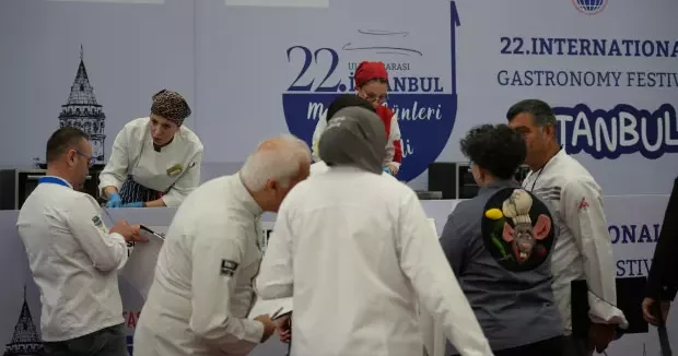 İstanbul haberleri Bahçelievler Belediyesi şefleri 3 altın madalya ile döndü 22 Aralık 2025