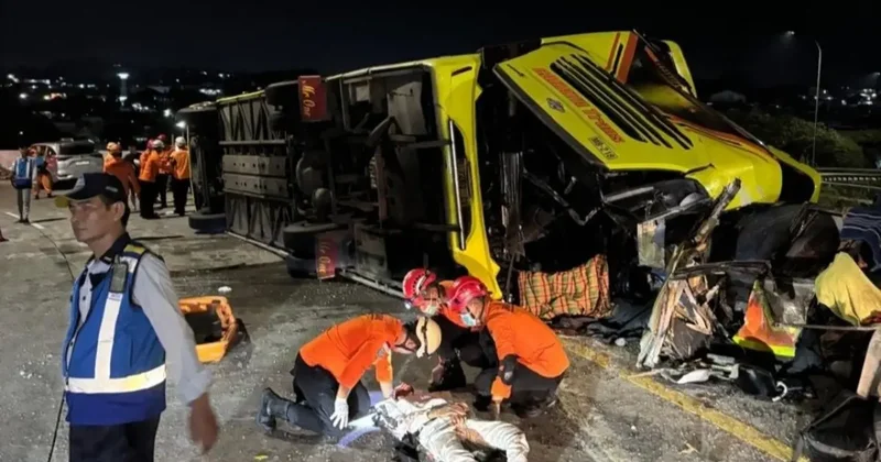 Endonezya da yolcu otobüsü faciası