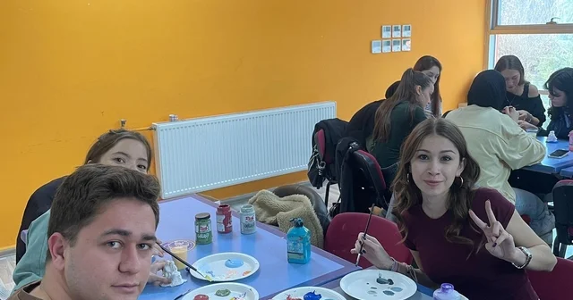 Gençler sanatta buluştu, seramik biblolar renklendi Muğla Haberleri