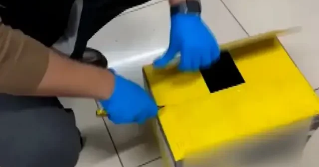 Konya da kargo paketinde 100 ruhsatsız tabanca ele geçirildi VİDEO İZLE