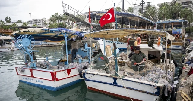 Mersin de balıkçılara ekipman desteği sürüyor Mersin Haberleri