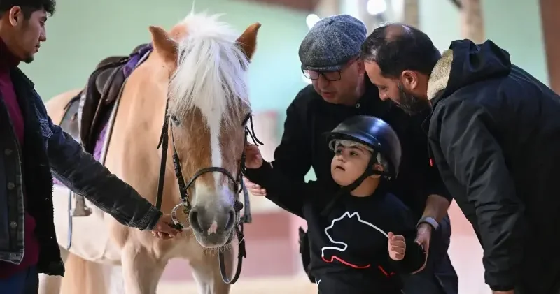 Hippoterapi, özel gereksinimli bireylerin rehabilitasyonuna destek sağlıyor Sağlık Haberleri