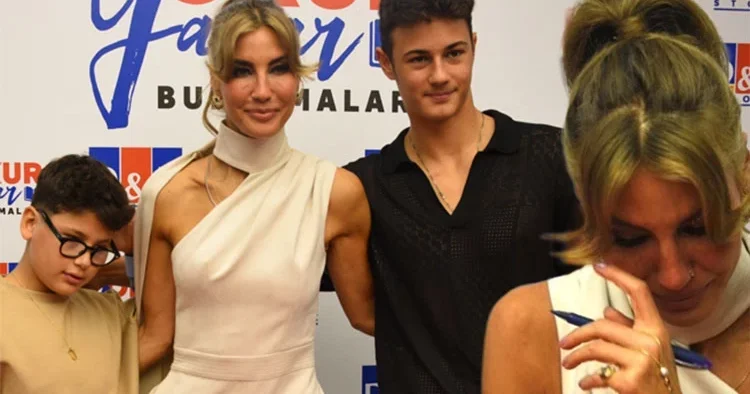 Annemizin bir kitap yazmadığı kalmıştı Çağla Şıkel in duygusal anları...