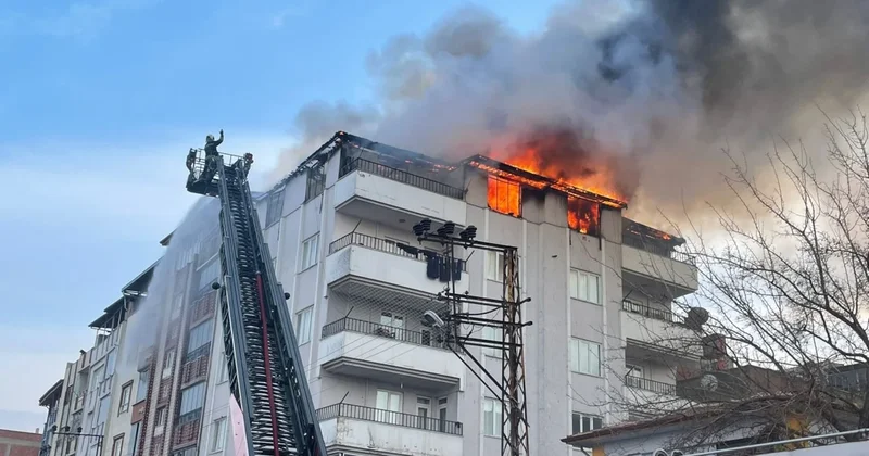 5 katlı apartmanda yangın: Daire kullanılamaz hale geldi Sözcü Gazetesi