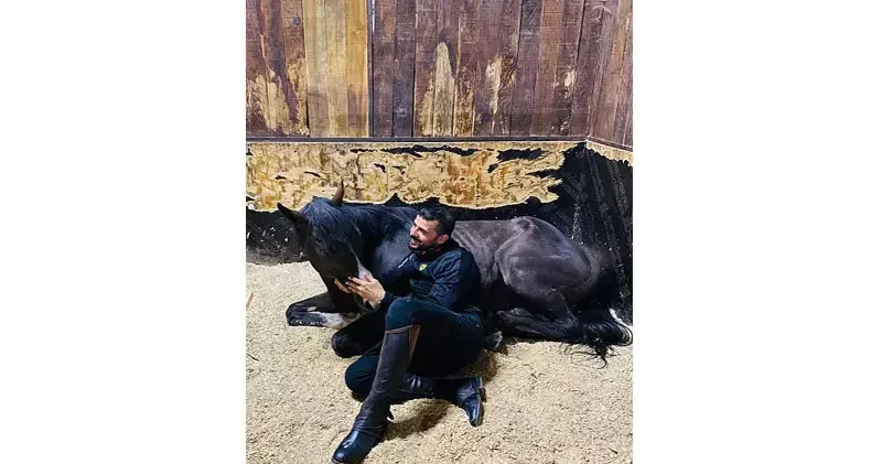 2,5 yıldır gözü gibi baktığı atını kaybetti, hikayesini kitaplaştırdı