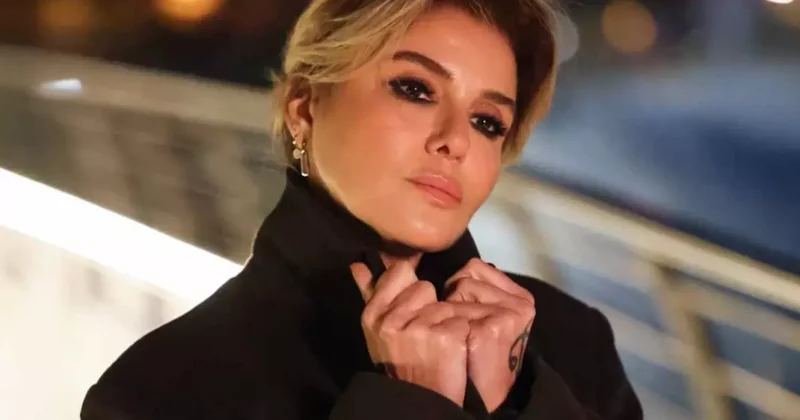 Gülben Ergen den sıra dışı dekolte! Gözler baldırına odaklandı