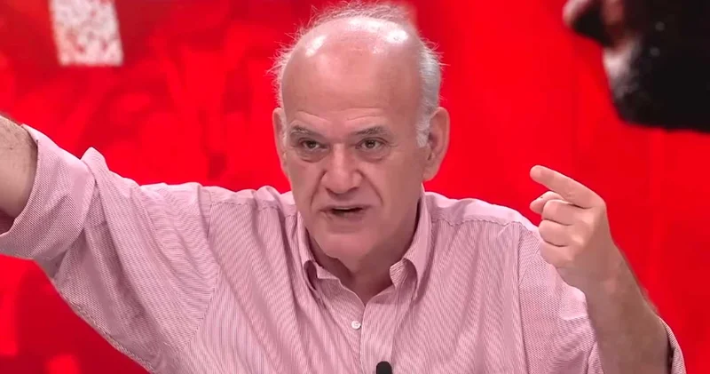 Ahmet Çakar: Eli vermedi! Oyundan atamadı