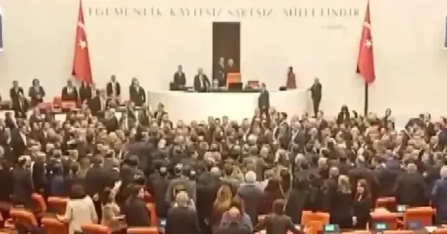 TBMM bütçe görüşmeleri sırasında vekiller arasında kavga çıktı. VİDEO İZLE