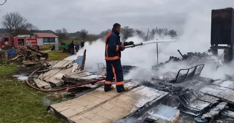 Edirne’de iki ayrı köyde yangın: İki ev kullanılamaz hale geldi Gündem Haberleri