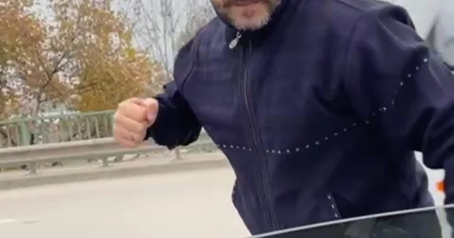 Meclis üyesini sıkıştırıp, aracı yumrukladı… O anlar kameraya yansıdı Öfkeli sürücü, meclis üyesine saldırdı, aynayı kırıp, hakaretler savurdu Bursa Haberleri