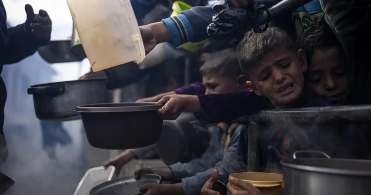 Gazze de açlık krizi nisanda zirveye çıkacak: 100 bin çocuk tehlike altında