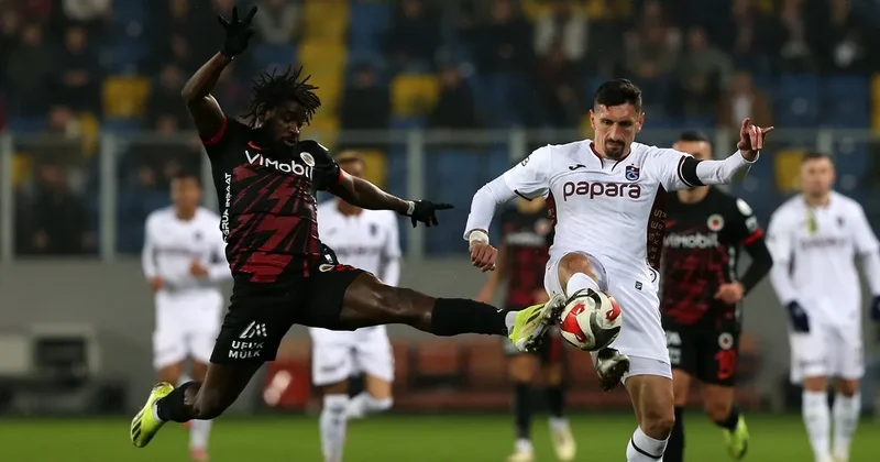 Trabzonspor’da Stefan Savic şoku! Maça devam edemedi