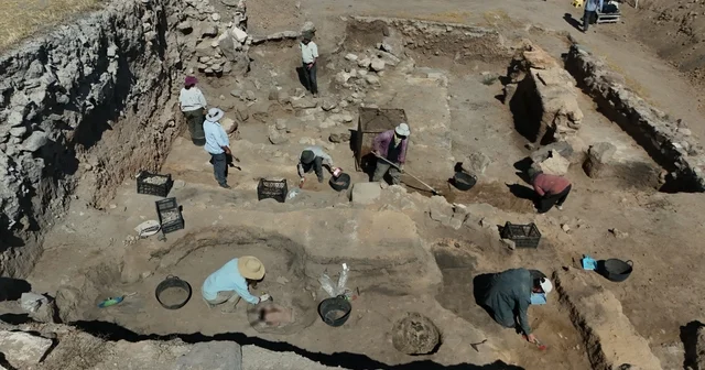 Kültepe de 2025 kazıları verimli geçti Kazı Başkanı Prof. Dr. Fikri Kulakoğlu: İlk defa bu kadar geniş bir yerleşimle karşılaştık Bu sene yaptığımız kazılarda bir sokak, sokak etrafında bir yerleşimin varlığını tespit ettik Kayseri Haberleri