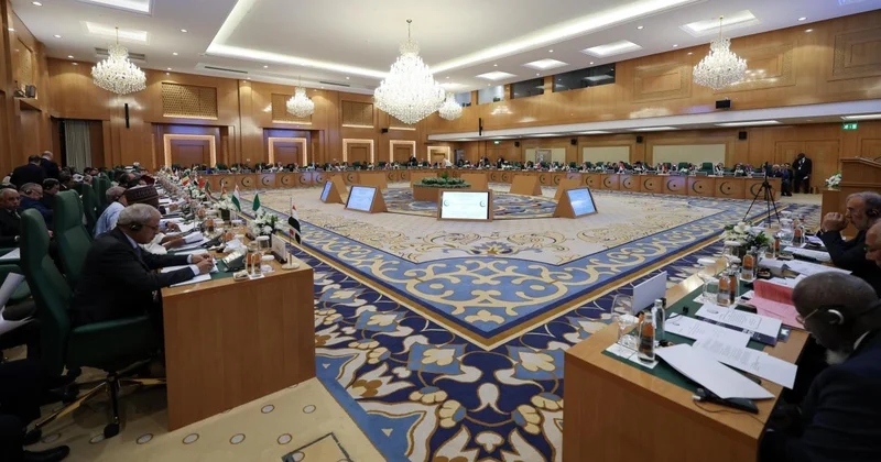 İİT den katil İsrail in Gazze de yerinden edilen sivillerin sığındığı okulu hedef almasına tepki