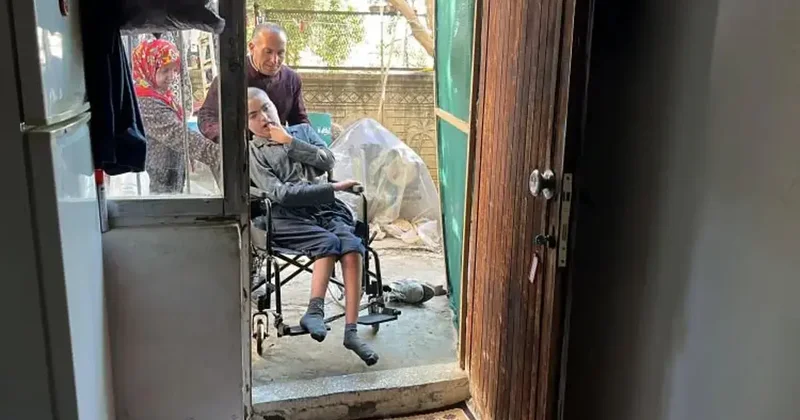 Üvey babanın engelli oğlu için yaptığı fedakârlık imrendirdi