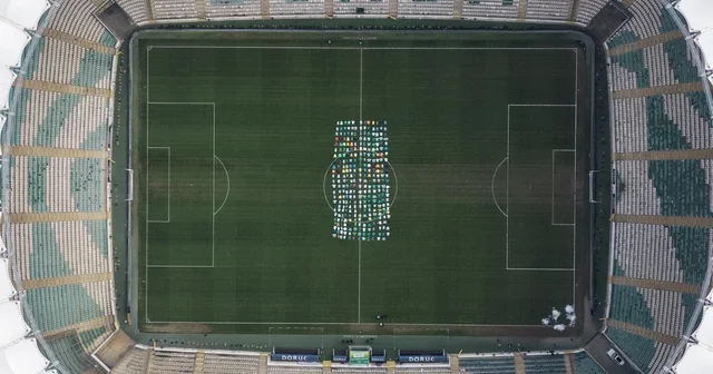 Timsah Arena da 300 koleksiyonluk formayla dev koreografi Bursa Haberleri