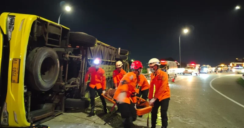 Endonezya da korkunç kaza: En az 16 ölü Sözcü Gazetesi