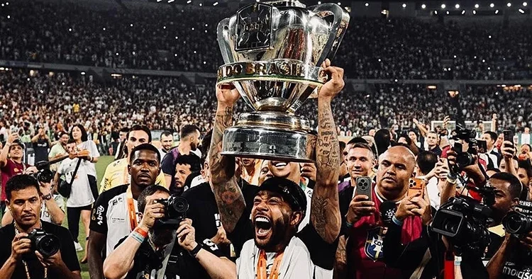 Memphis Depay’dan kupa zaferi sonrası eleştiri! Bu güzel kulübü rahat bırakın