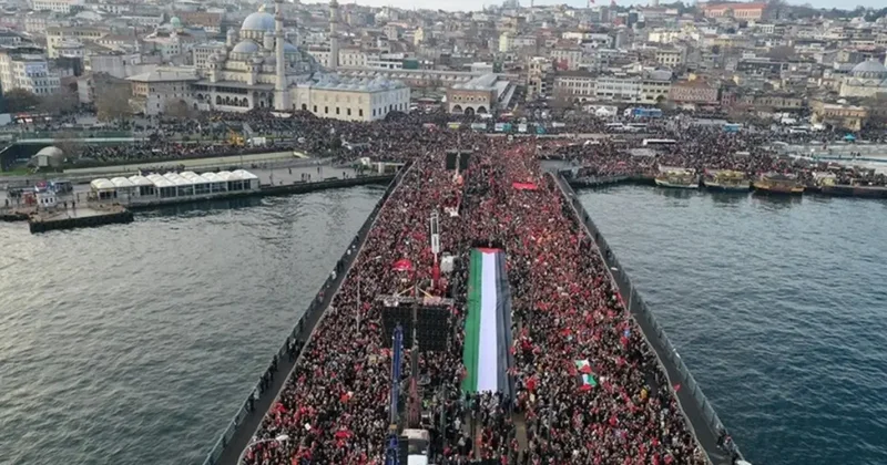 Galata Köprüsü nde Gazze buluşması!