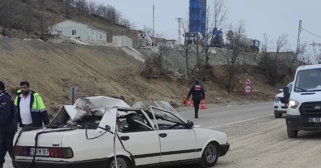 Otomobildeki 5 kişi ölümden döndü: 2 yaralı Adıyaman Haberleri