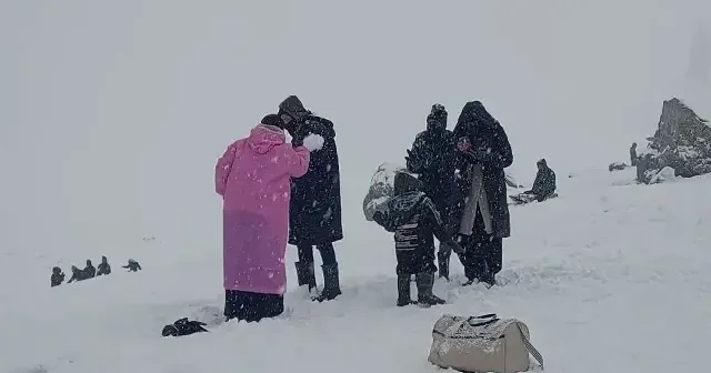 Hindistan da yoğun kar yağışı VİDEO İZLE