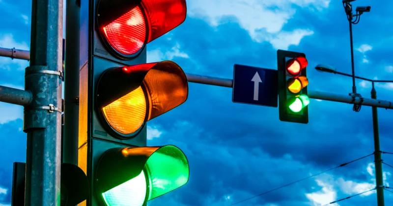 Bir tesadüf değil: Trafik ışıklarında kırmızı, sarı ve yeşil neden bu sırada?