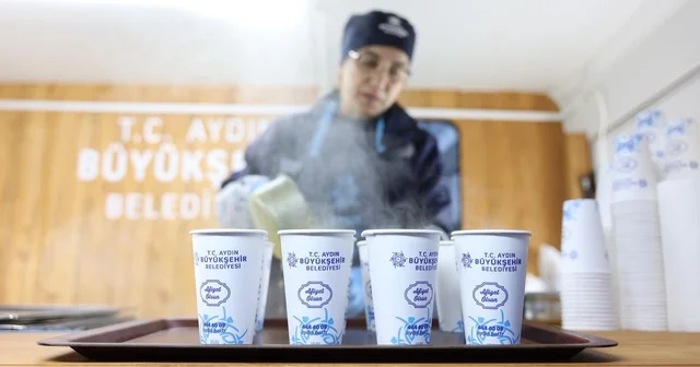 Havalar soğudu, Büyükşehir sıcak çorba dağıtımına başladı Büyükşehir in sıcak çorba ikramı bu yıl da devam ediyor Aydın Haberleri