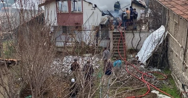 Yozgat ta binada çıkan yangında yoğun duman gökyüzünü kapladı Yozgat Haberleri