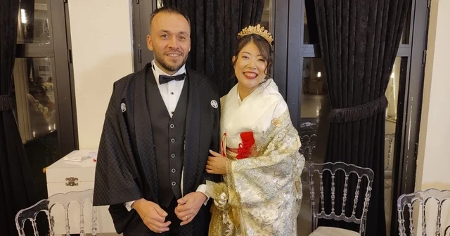 Japon gelin ve Türk damat konuklarını kimanoyla karşıladı Denizli Haberleri