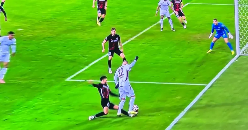 Başkent te tartışmalı pozisyon! Trabzonspor penaltı kazandı