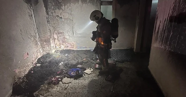 Antakya da metruk bina yangını Hatay Haberleri