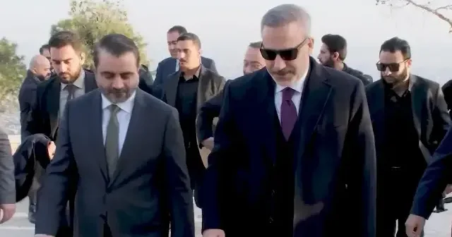 Hakan Fidan Suriye de Kasyun Dağı na çıkarak Şam ı seyretti VİDEO İZLE