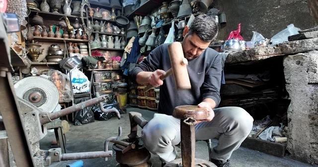 6 yaşında başladığı bakırcılığı neredeyse yarım asırdır sürdürüyor Siirt Haberleri