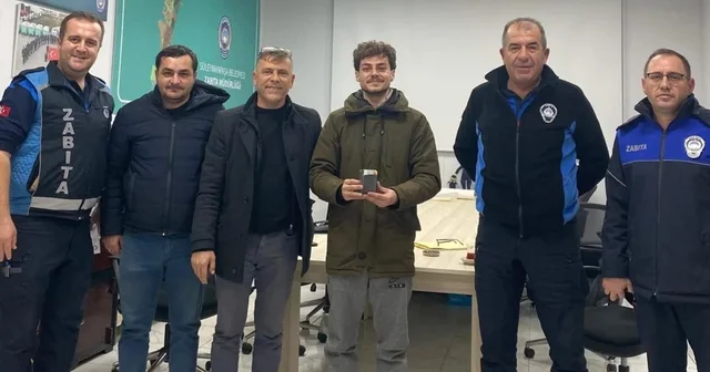 Yanlışlıkla konteynere attığı cüzdanı, çöp kamyonunda bulundu Tekirdağ Haberleri