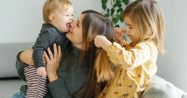 300 bin bebeğe doğum yardımı