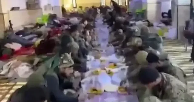 Arap aşiretler operasyonlar sırasında Suriye ordusunu ağırladı VİDEO İZLE