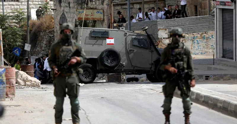 İşgalci İsrail ordusu 4 gün süren saldırıların ardından El Halil kentinin güneyinden çekildi