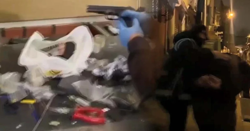 Ruhsatsız silah atölyesine baskın! Ekipler gizli düzeneği ortaya çıkardı