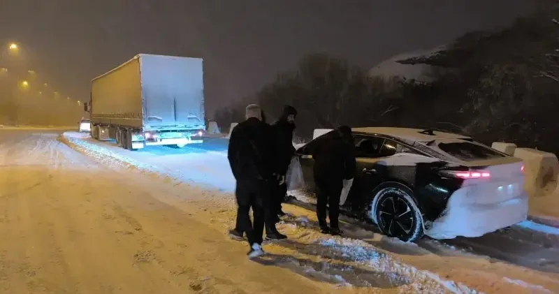 Malatya Kayseri kara yolu kar ve tipi nedeniyle kapatıldı Malatya Haberleri