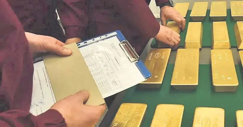 Külçe altın yerine farklı materyaller gösterdiler