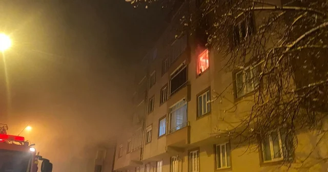 Evde çıkan yangında 6 kişi dumandan etkilendi Konya Haberleri