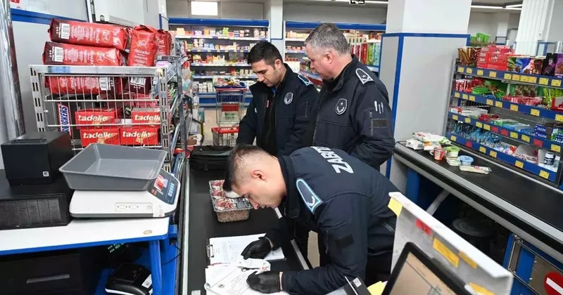 İnönü’de kurallara uymayan zincir marketlere mühür vuruldu