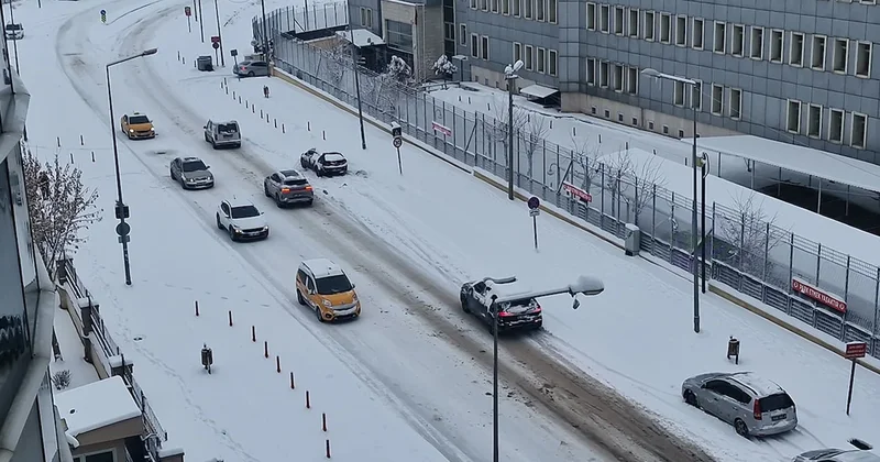 Kar yağışı nedeniyle bir büyükşehirde uçuşlar iptal Sözcü Gazetesi